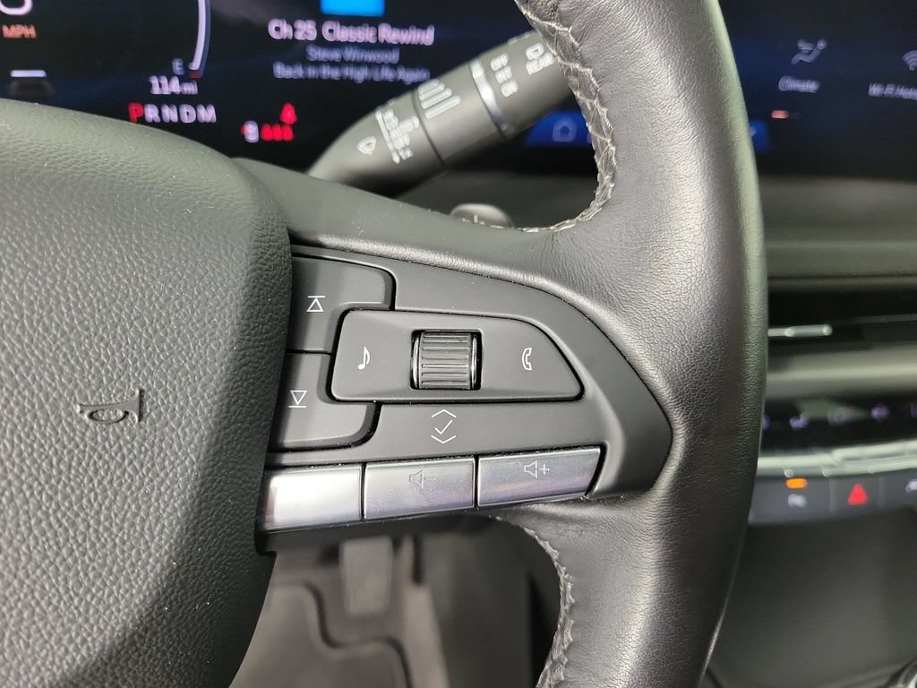 Used 2025 Cadillac XT4 Premium Luxury FWD image 23
