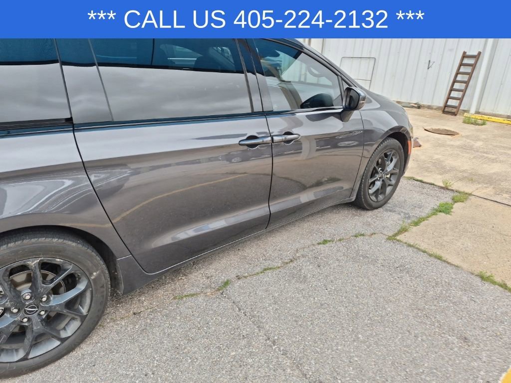 Used 2021 Chrysler Pacifica Touring w/ S Appearance Package image 16
