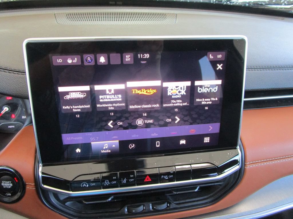 Used 2023 Jeep Compass Limited AWD/4WD image 34
