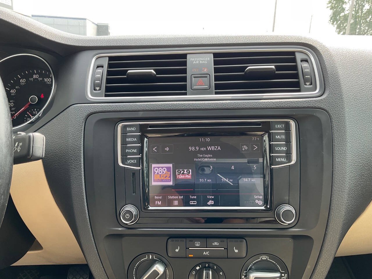 Used 2017 Volkswagen Jetta SE FWD image 17