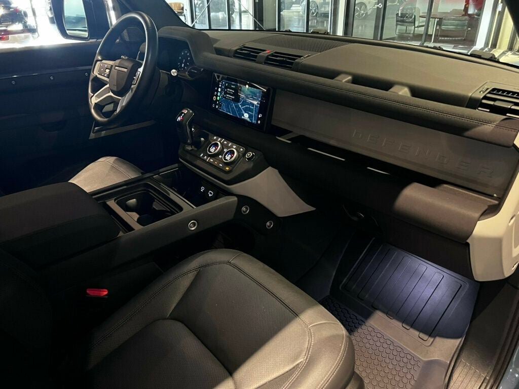 Used 2023 Land Rover Defender 90 SE AWD/4WD image 17