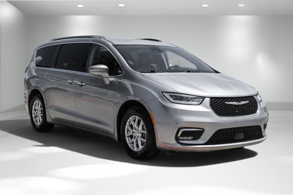 Used 2021 Chrysler Pacifica Touring-L FWD image 5
