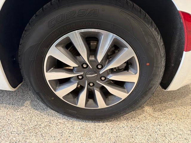 Used 2023 Chrysler Pacifica Touring-L FWD image 8