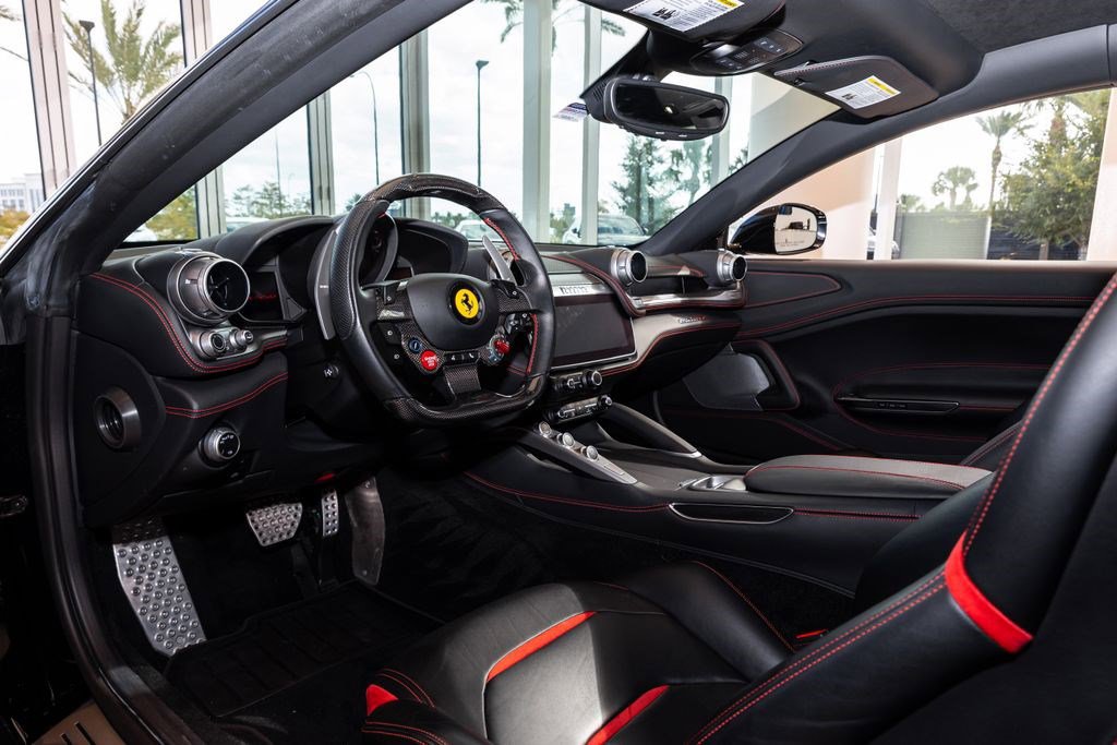 Used 2018 Ferrari GTC4Lusso AWD/4WD image 18
