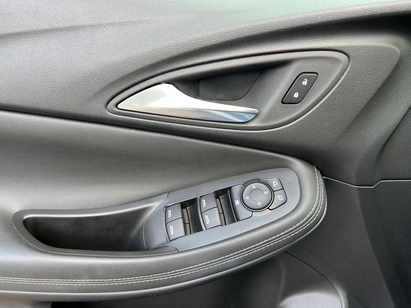 Used 2025 Buick Encore GX Preferred FWD image 18