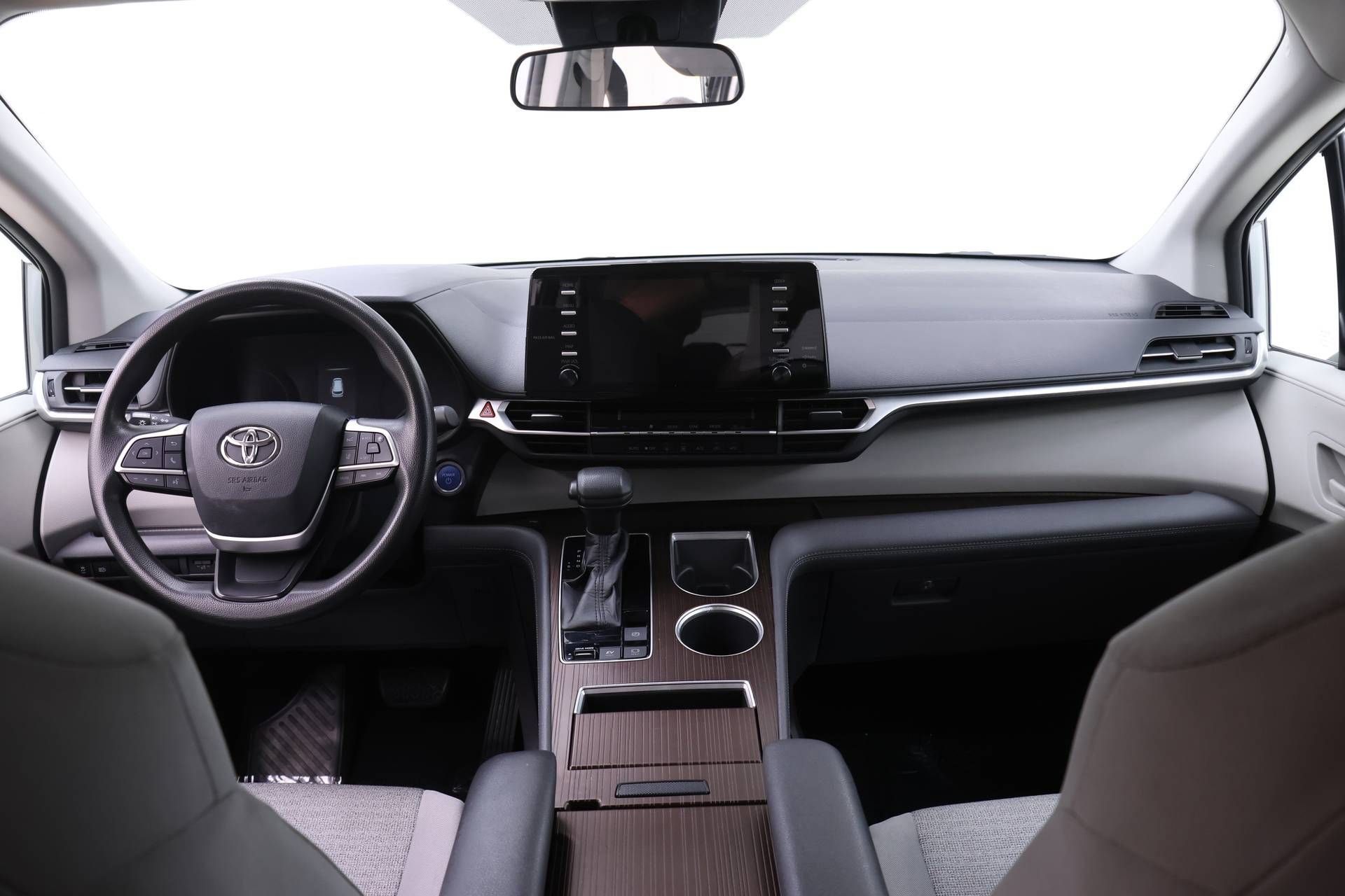 Used 2021 Toyota Sienna LE image 5