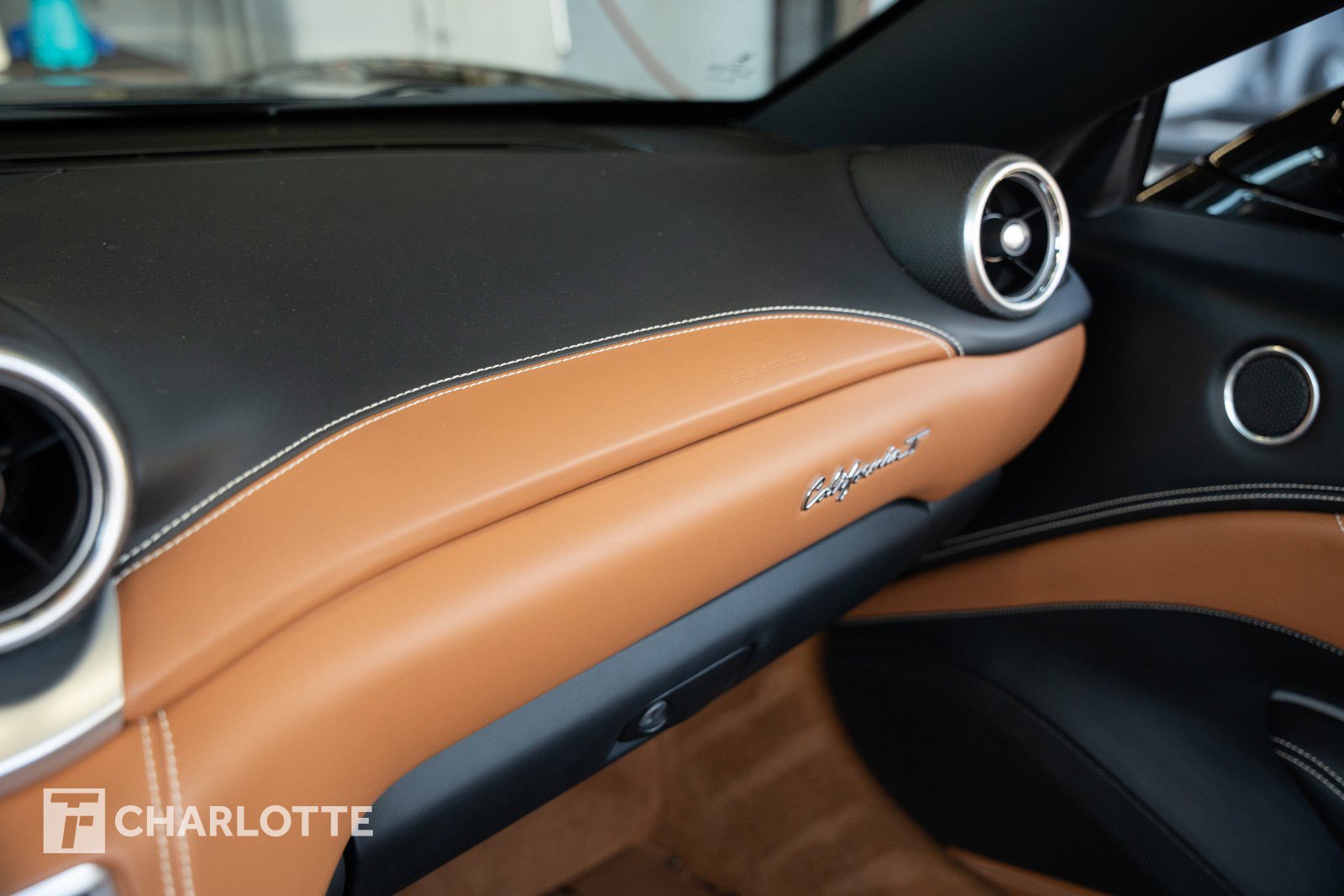 Used 2016 Ferrari California T image 32