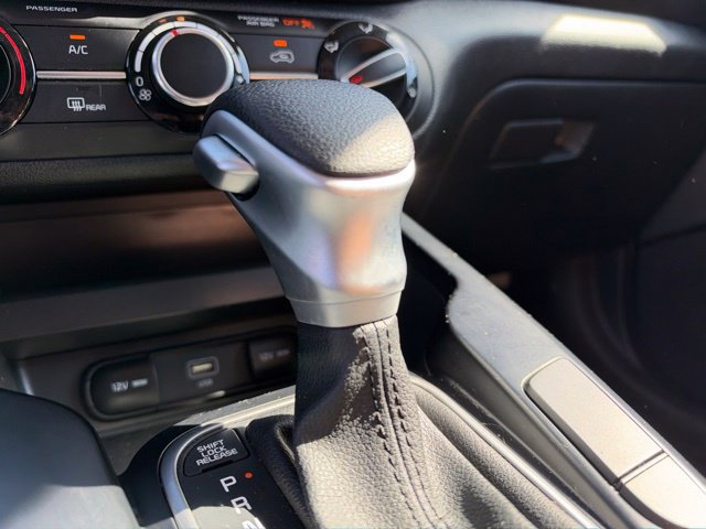 Certified 2025 Kia Soul LX w/ LX Technology Package FWD image 21