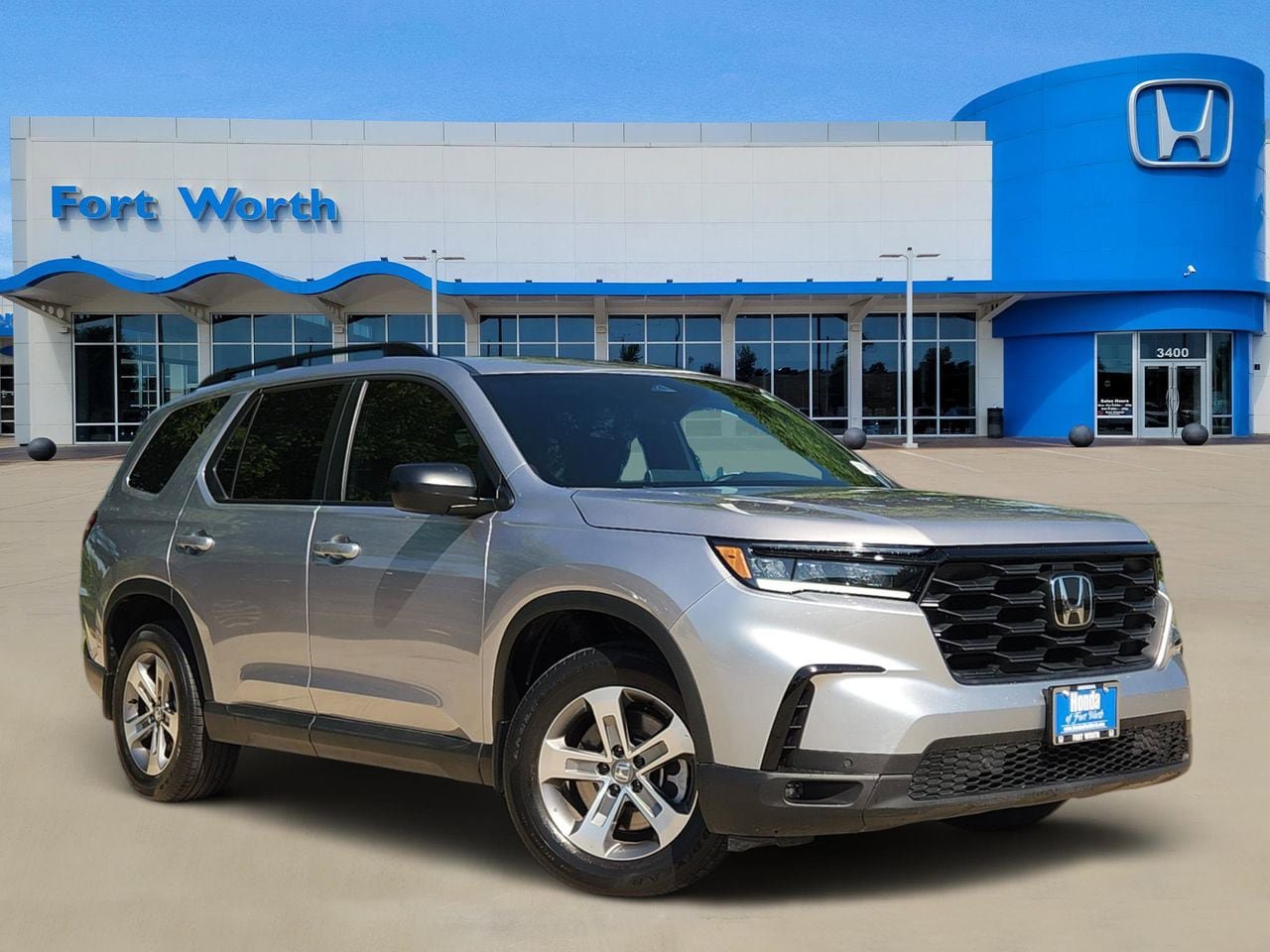 Used 2025 Honda Pilot Sport image 1