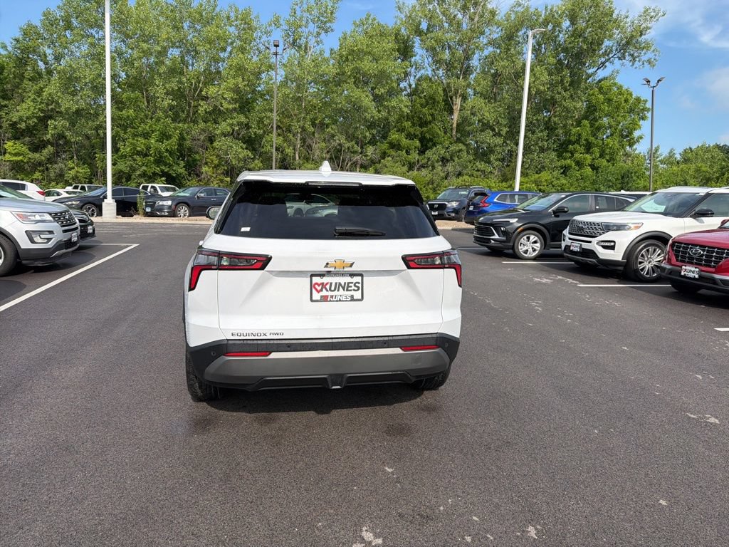 Used 2025 Chevrolet Equinox LT AWD/4WD image 9