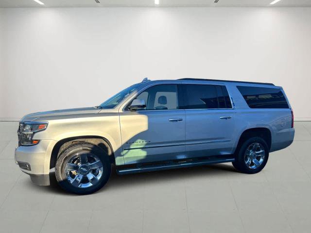 Used 2017 Chevrolet Suburban LT w/ LT Signature Package image 3