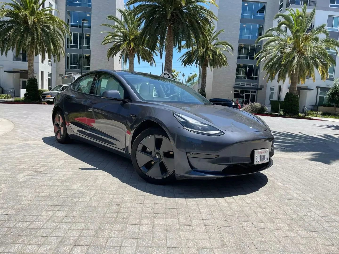 Used 2023 Tesla Model 3 Standard Range image 2