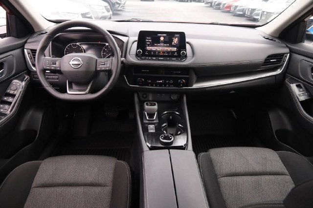 Certified 2025 Nissan Rogue SV AWD/4WD image 23