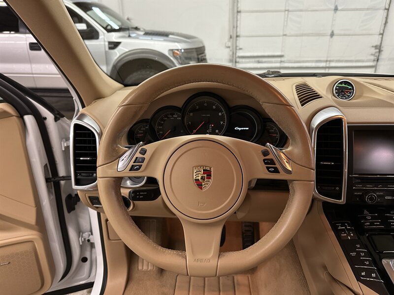 Used 2014 Porsche Cayenne AWD/4WD image 16