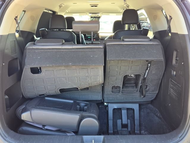 Used 2025 Kia Carnival EX FWD image 15