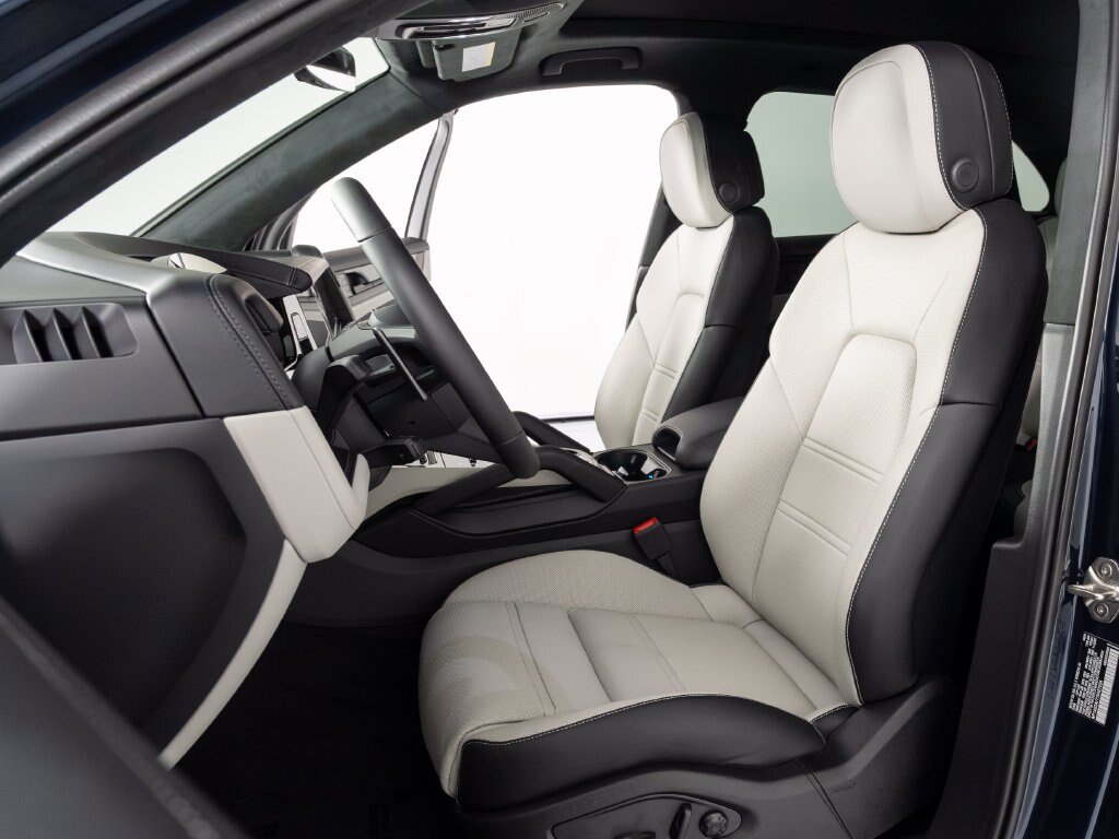 New 2026 Porsche Cayenne GTS AWD/4WD image 17
