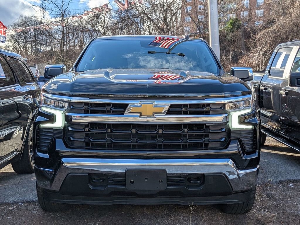 Used 2024 Chevrolet Silverado 1500 LT image 3