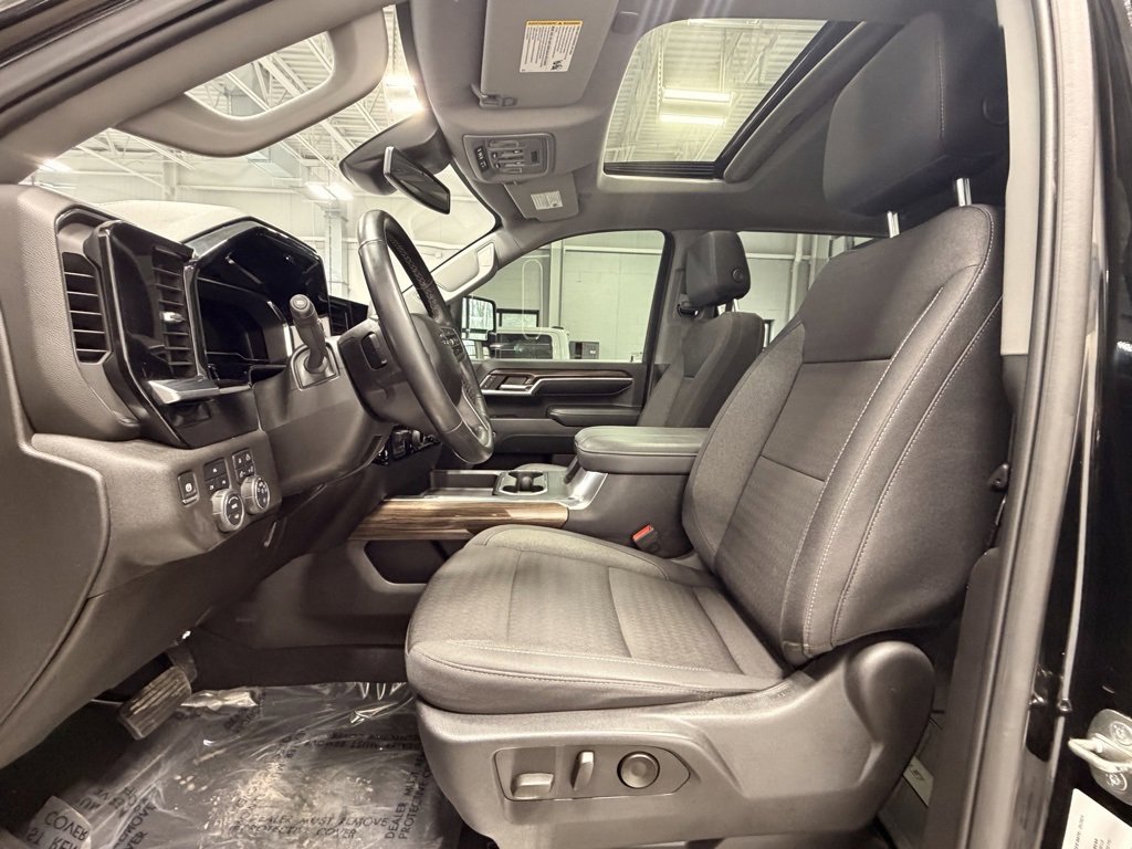 Used 2024 Chevrolet Silverado 2500 LT w/ Midnight Edition image 32