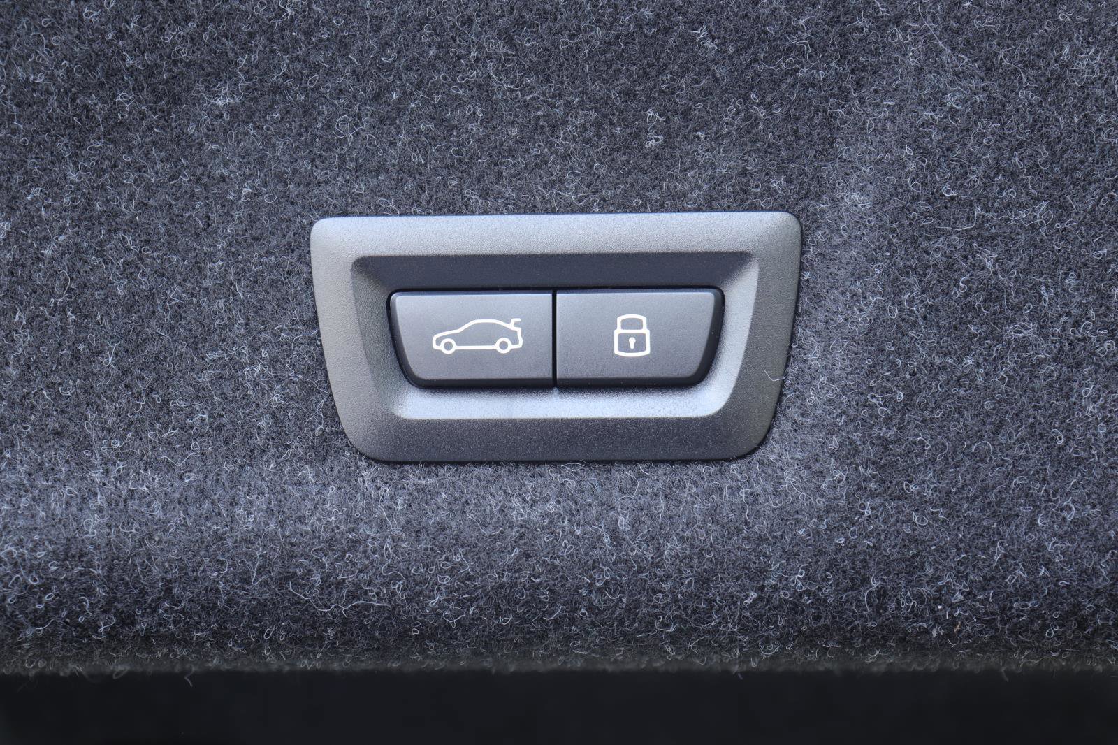 New 2025 BMW 330i Sedan w/ Convenience Package image 16