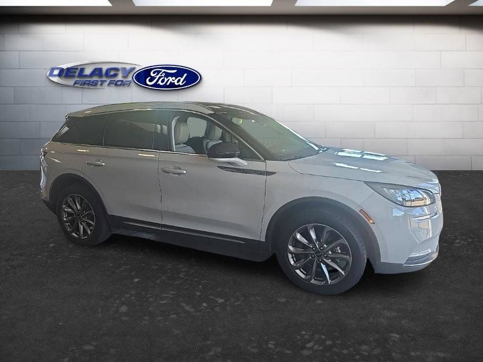 Used 2022 Lincoln Corsair AWD w/ Premium Package image 9