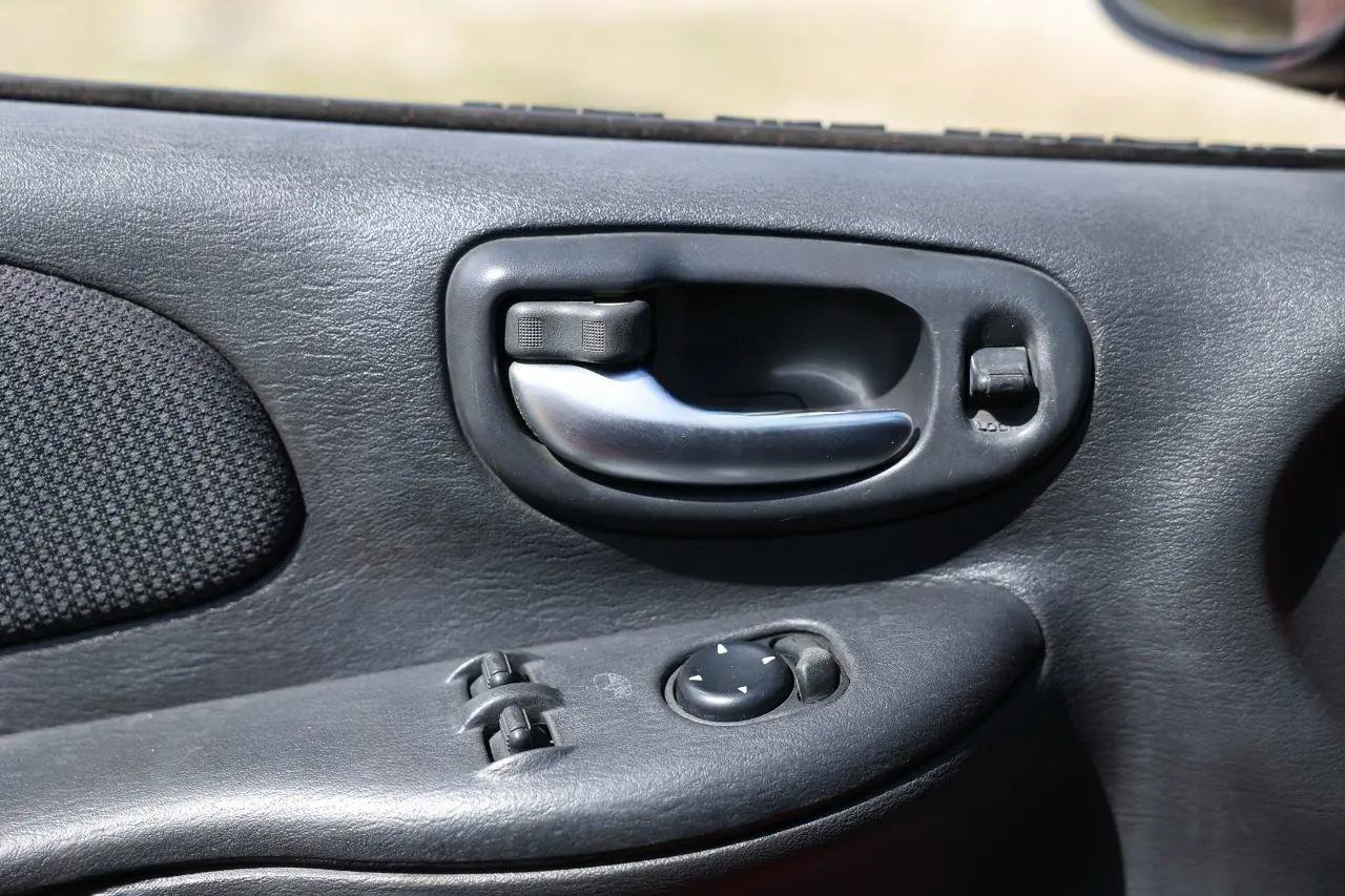 Used 2003 Dodge Neon image 34