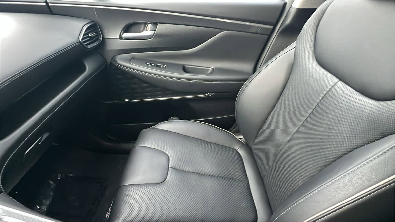 Used 2023 Hyundai Santa Fe Limited w/ Cargo Package image 12