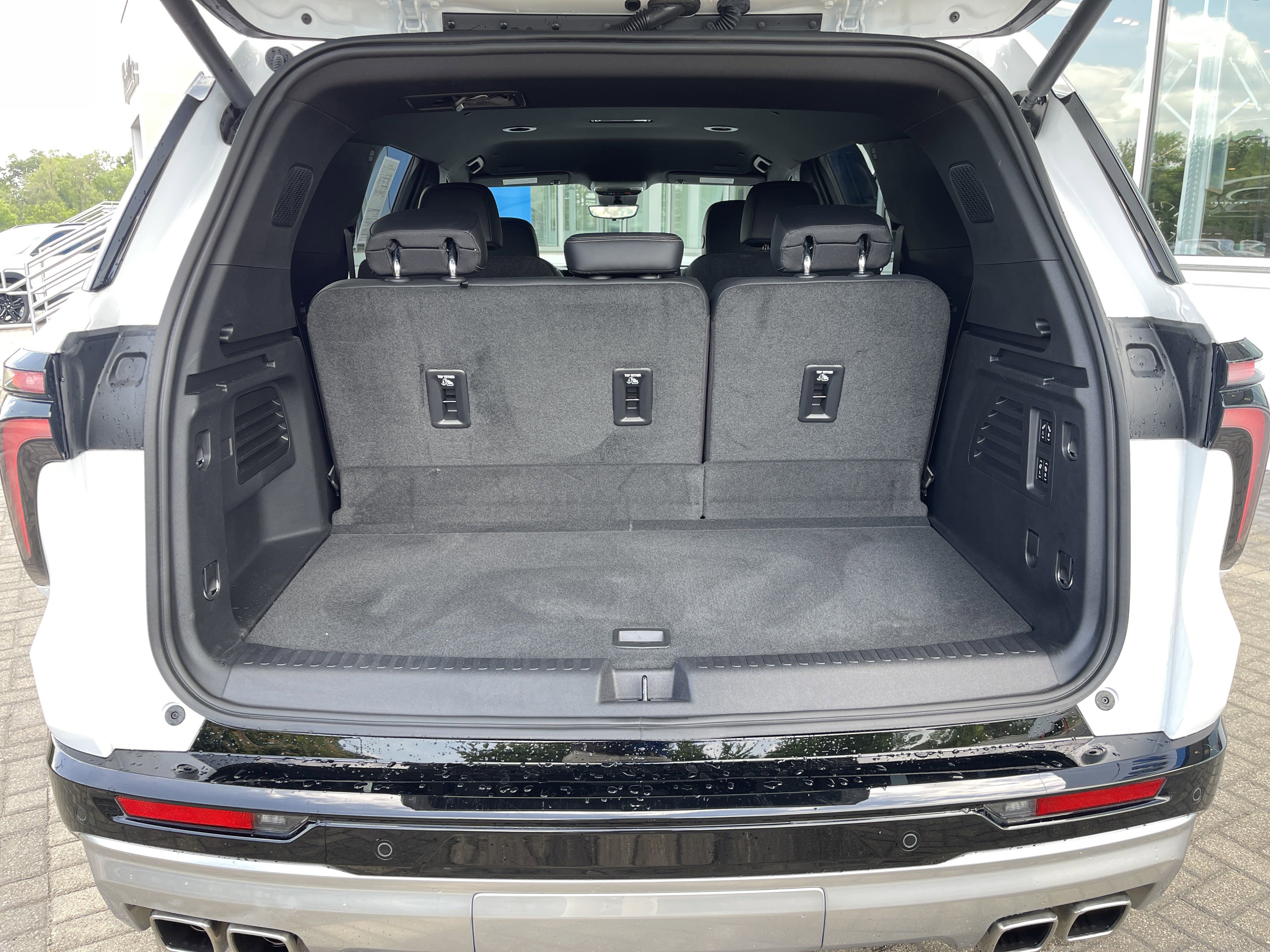 Used 2024 Chevrolet Traverse RS image 48