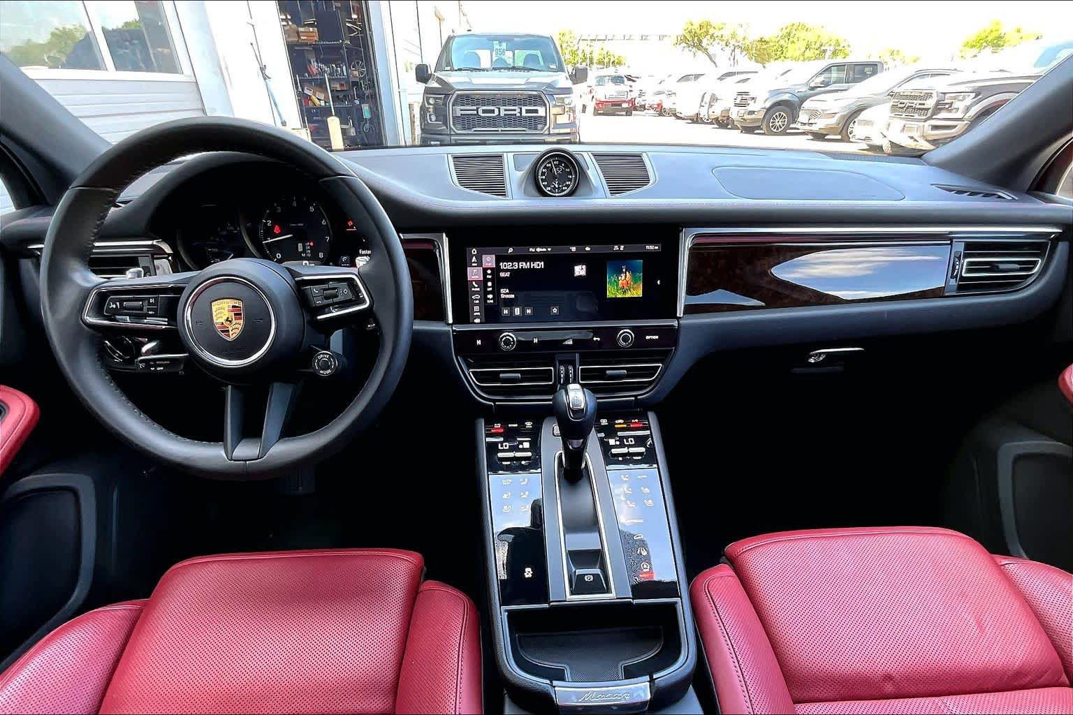 Used 2022 Porsche Macan image 16