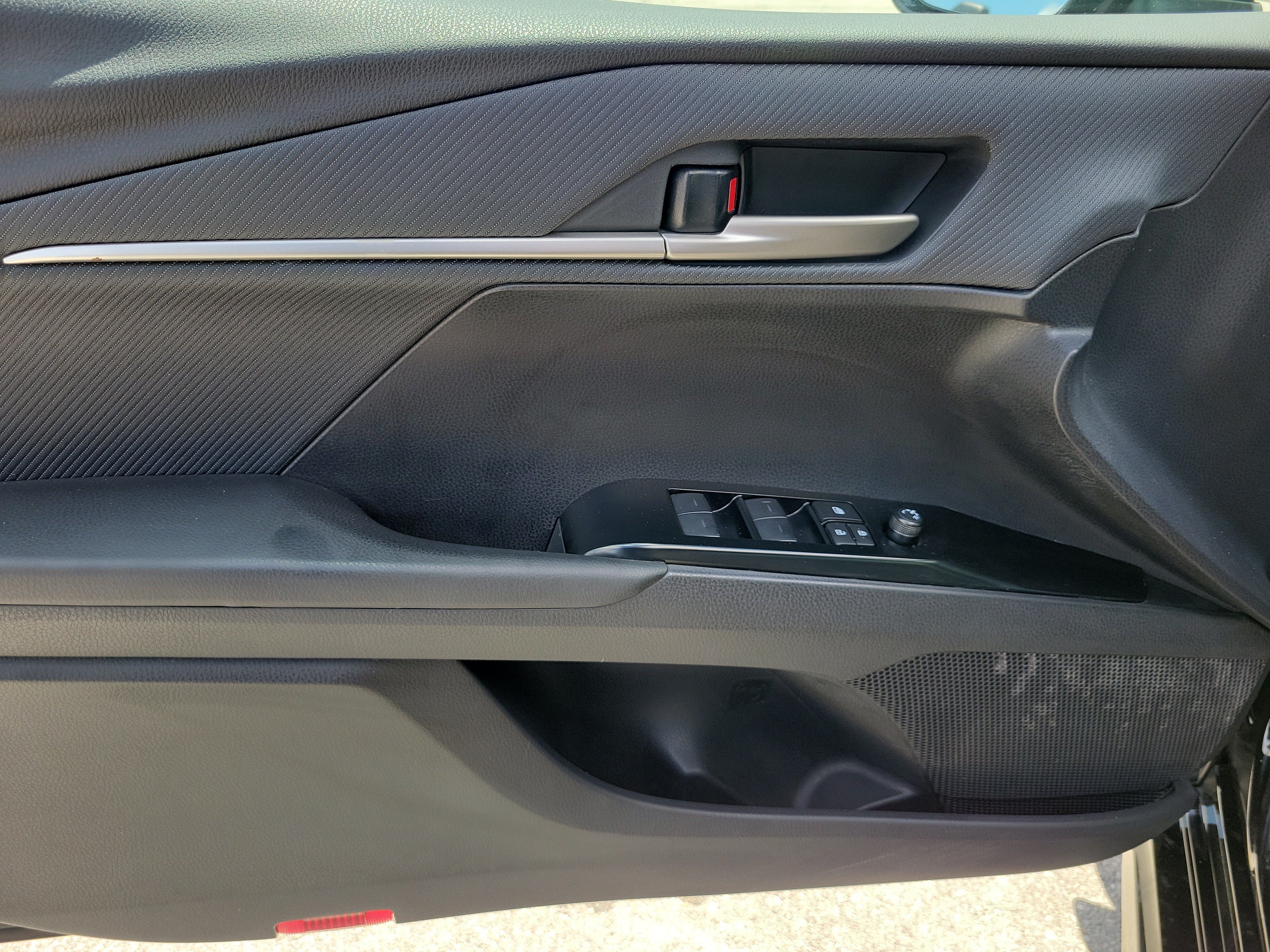 Used 2026 Toyota Camry SE FWD image 25