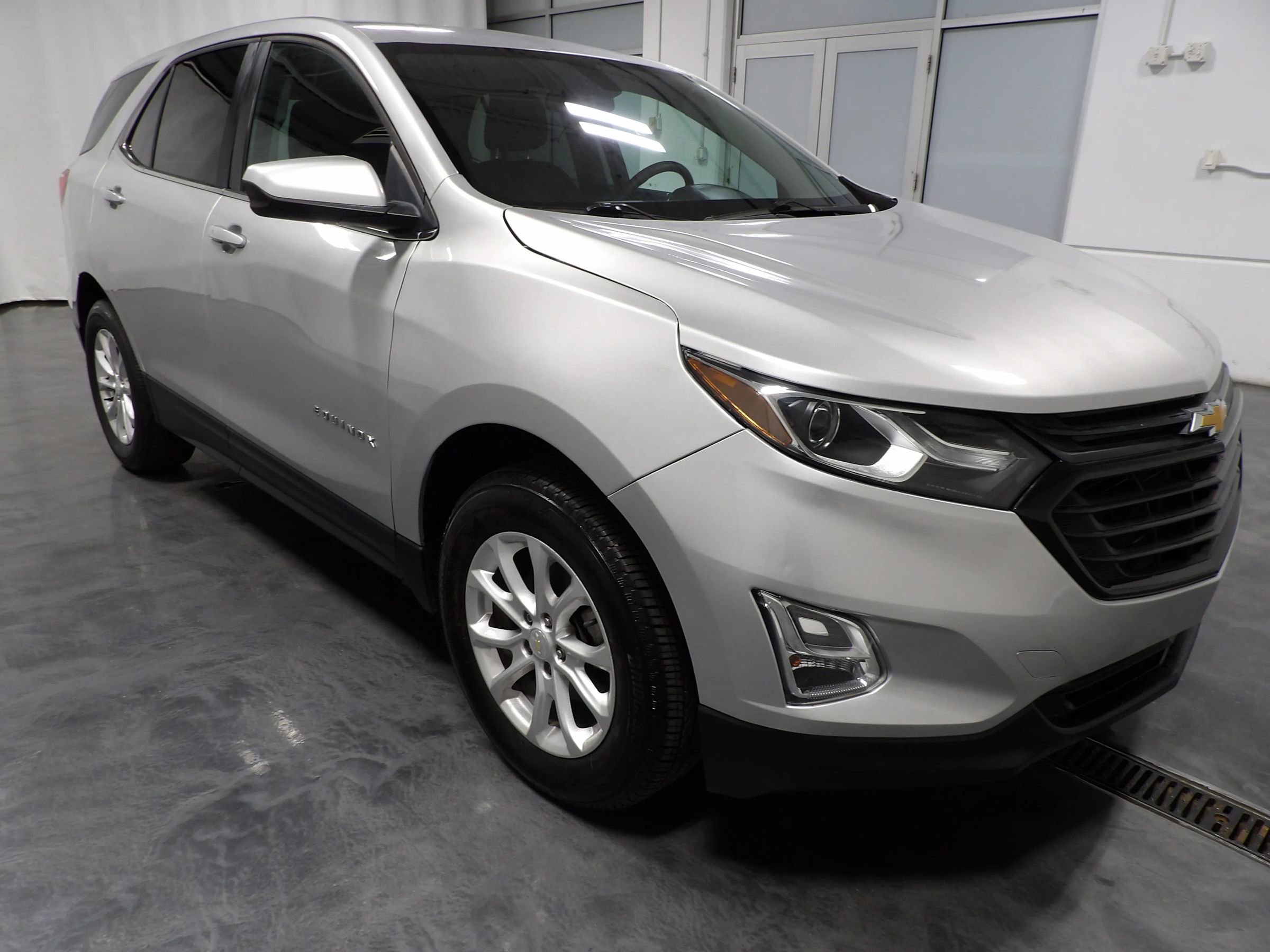 Used 2018 Chevrolet Equinox LT AWD/4WD image 2