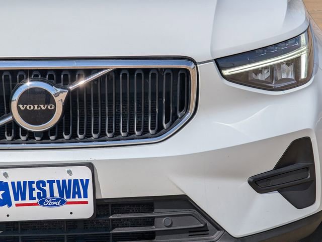 Used 2023 Volvo XC40 B5 Core image 8