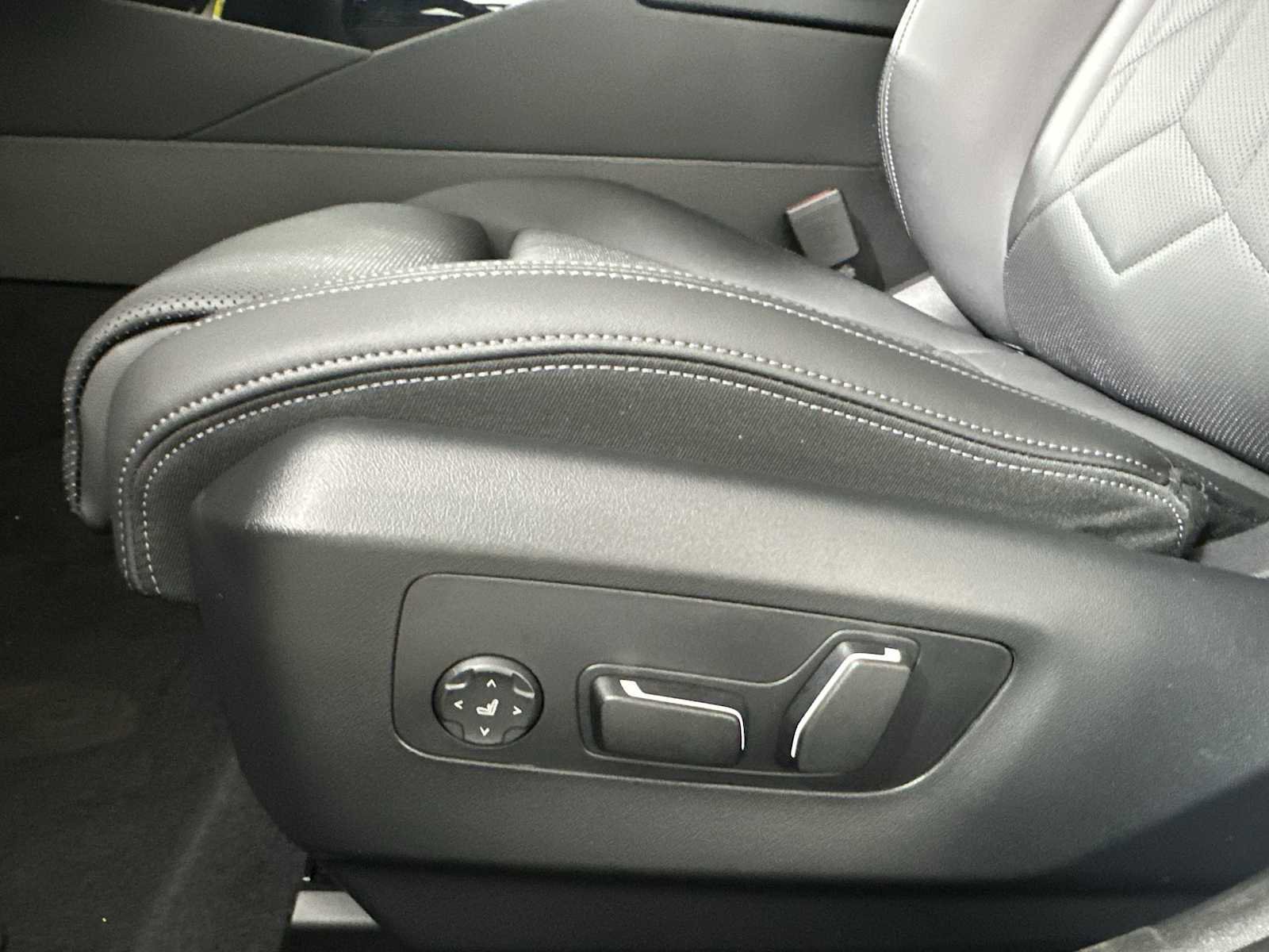 New 2026 BMW 530i xDrive w/ Premium Package image 12