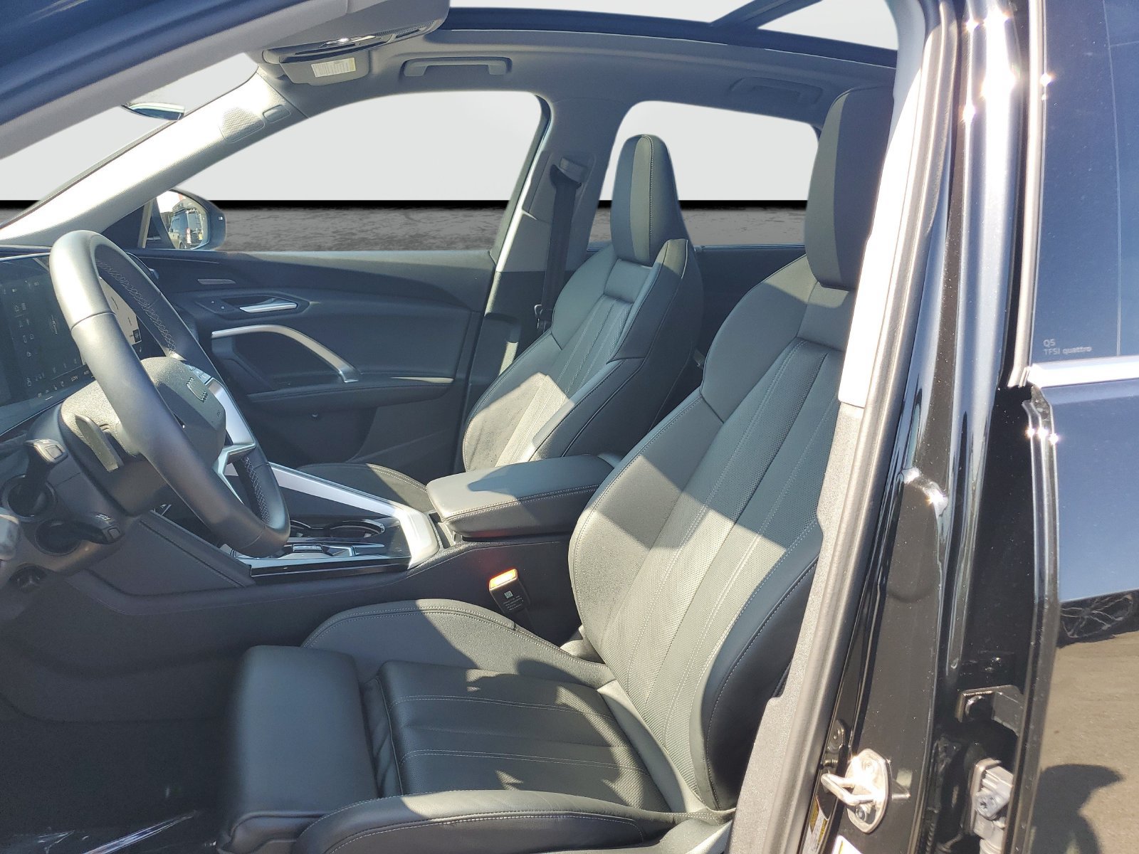 Used 2025 Audi Q5 Premium w/ Premium Plus AWD/4WD image 17