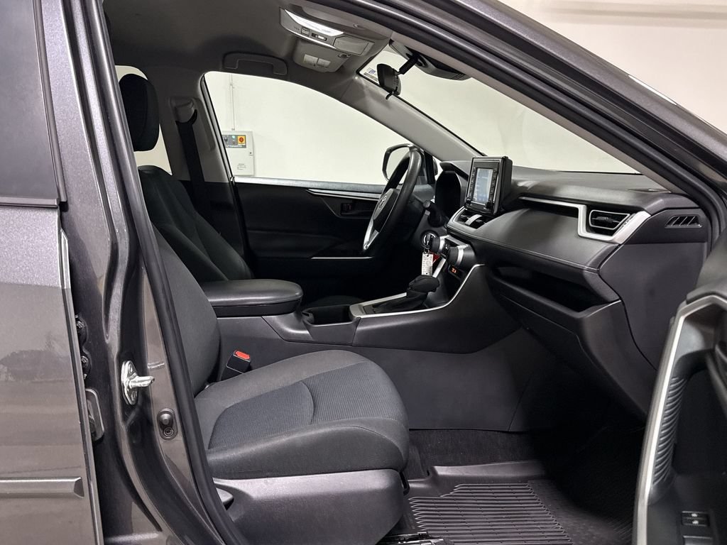 Used 2022 Toyota RAV4 LE FWD image 21