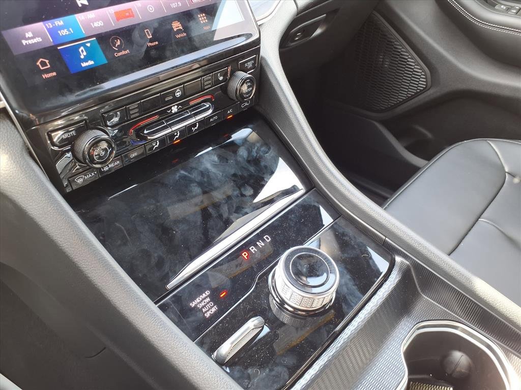 New 2025 Jeep Grand Cherokee L Limited image 4