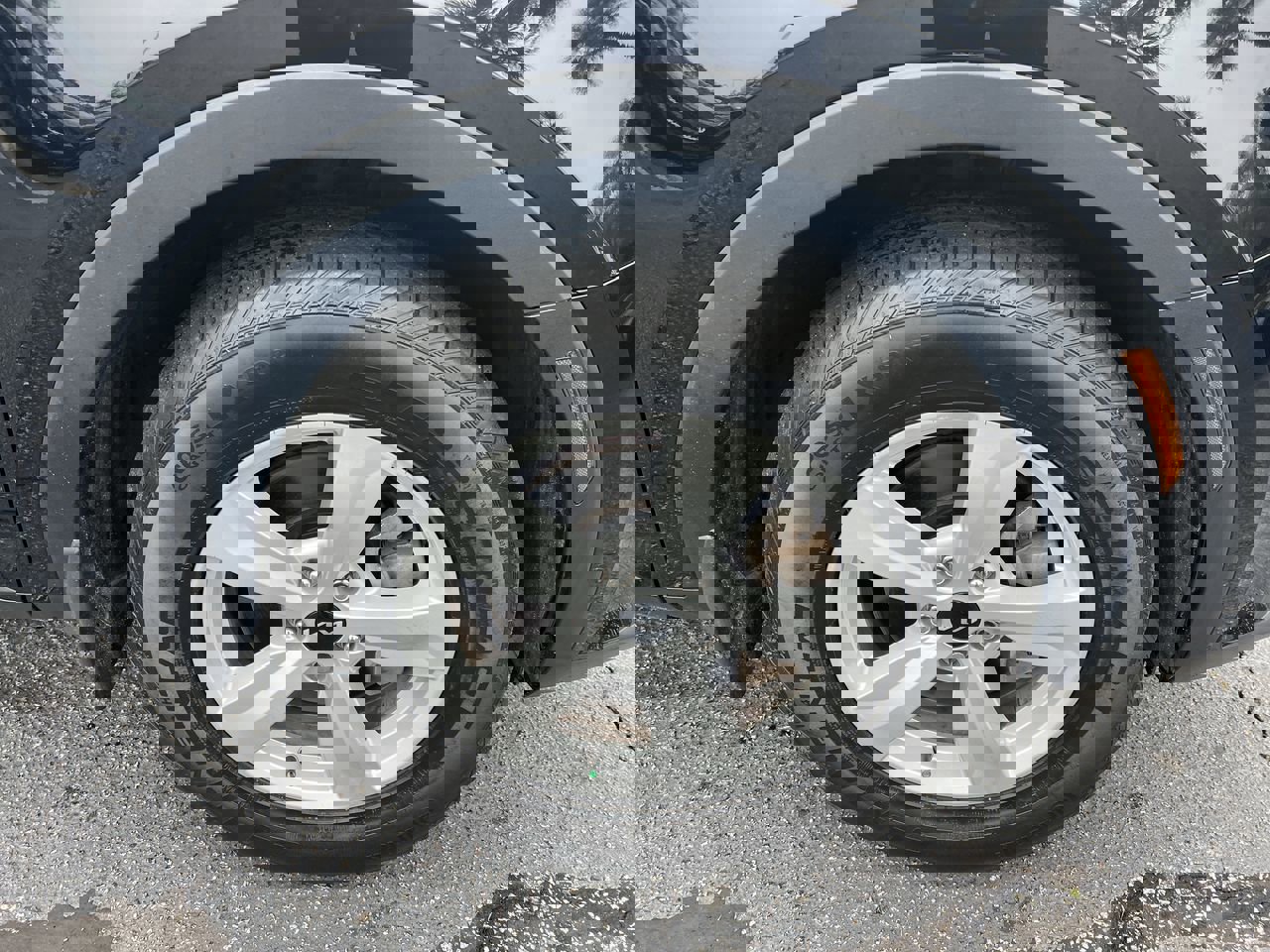 Used 2025 Kia Sorento LX image 13