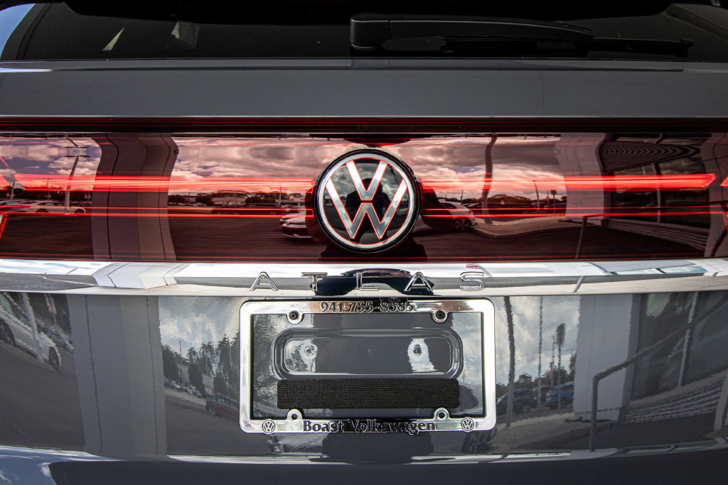 New 2026 Volkswagen Atlas Cross Sport SE FWD image 18