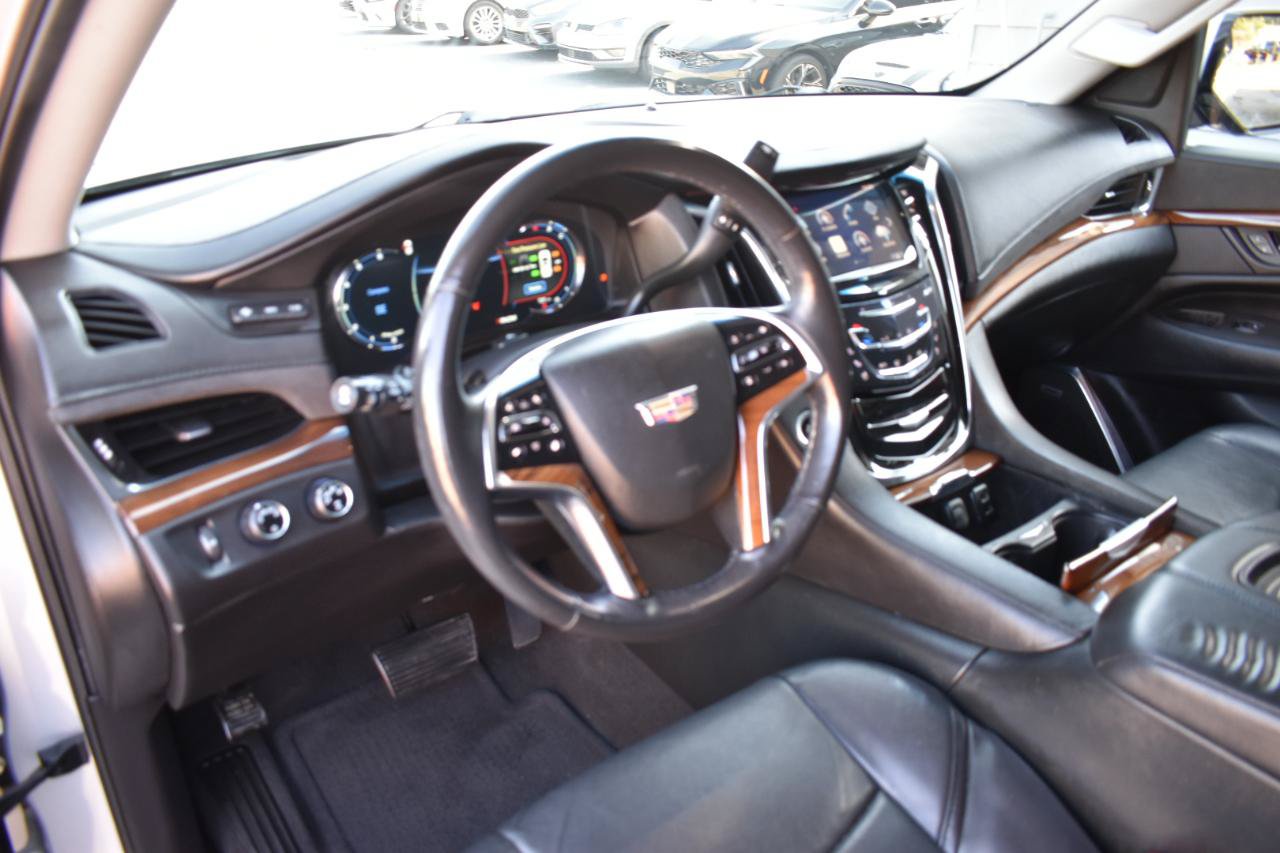 Used 2016 Cadillac Escalade Luxury AWD/4WD image 10