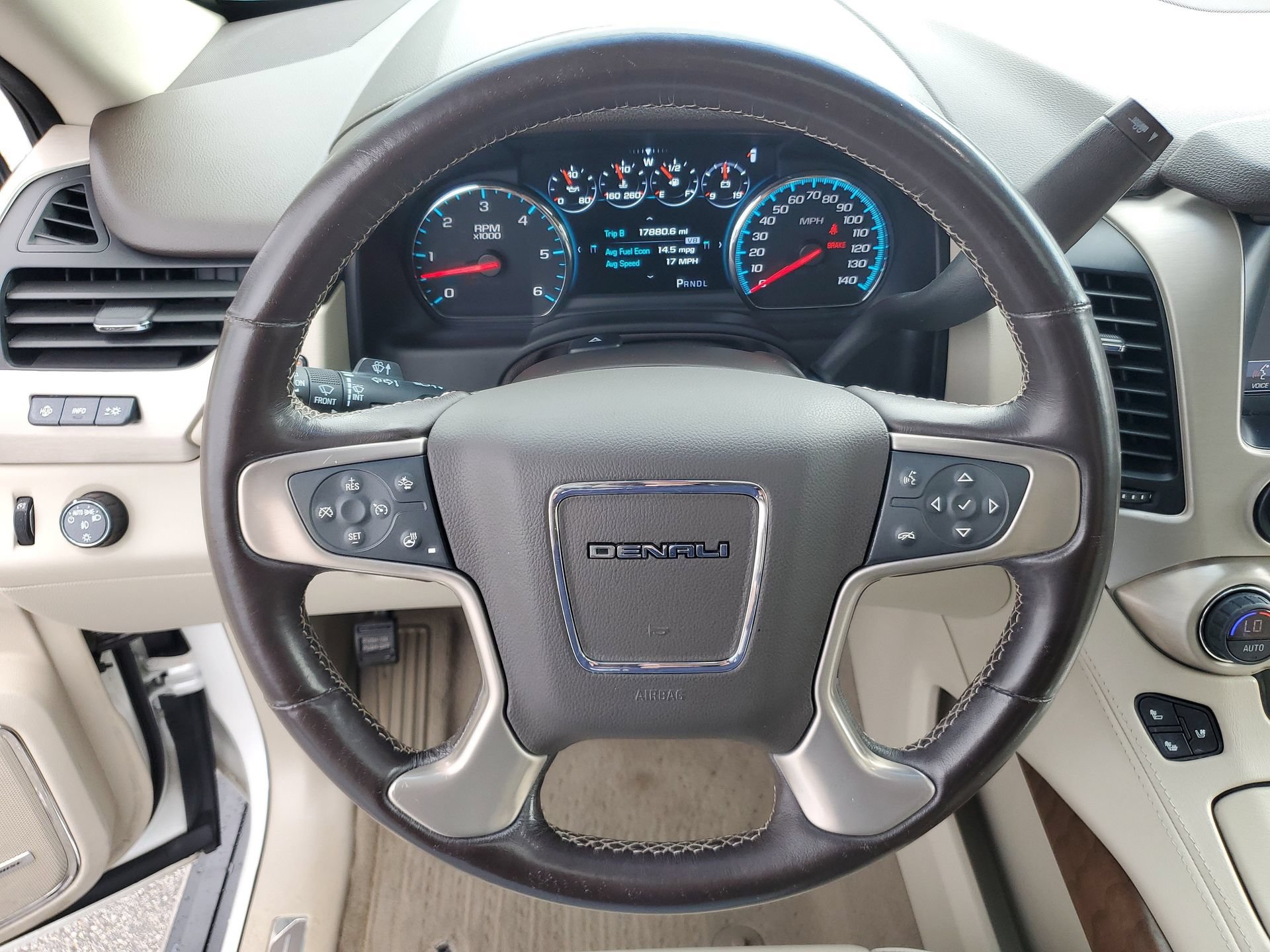Used 2020 GMC Yukon Denali w/ Denali Premium Package RWD image 25