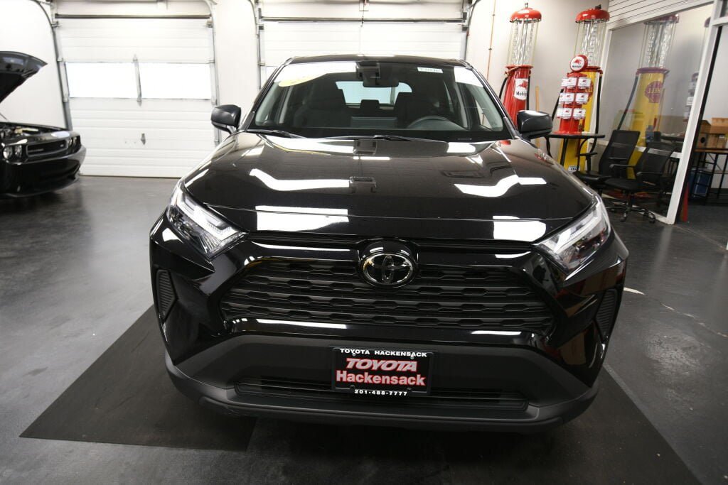 Certified 2025 Toyota RAV4 LE AWD/4WD image 2