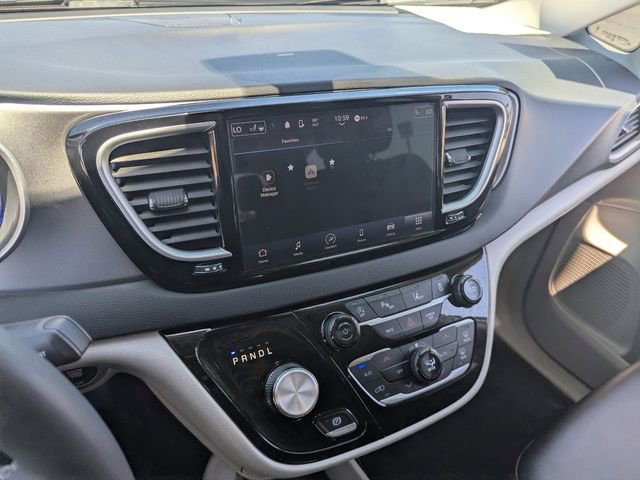 Used 2024 Chrysler Pacifica Touring-L FWD image 25