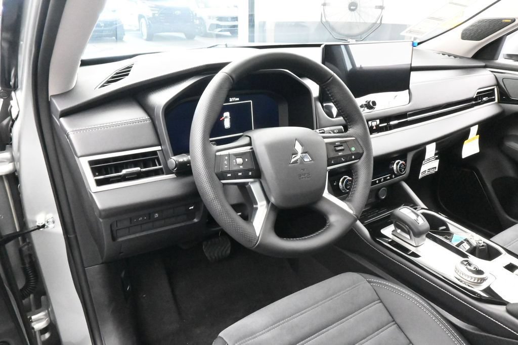 New 2026 Mitsubishi Outlander SE FWD image 12
