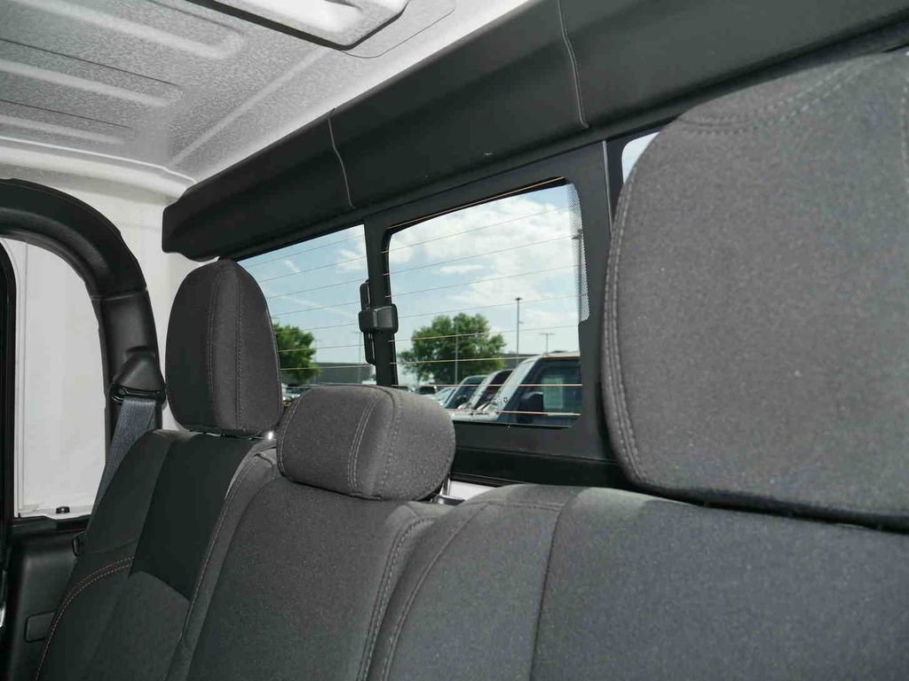 Certified 2026 Jeep Gladiator Mojave AWD/4WD image 18