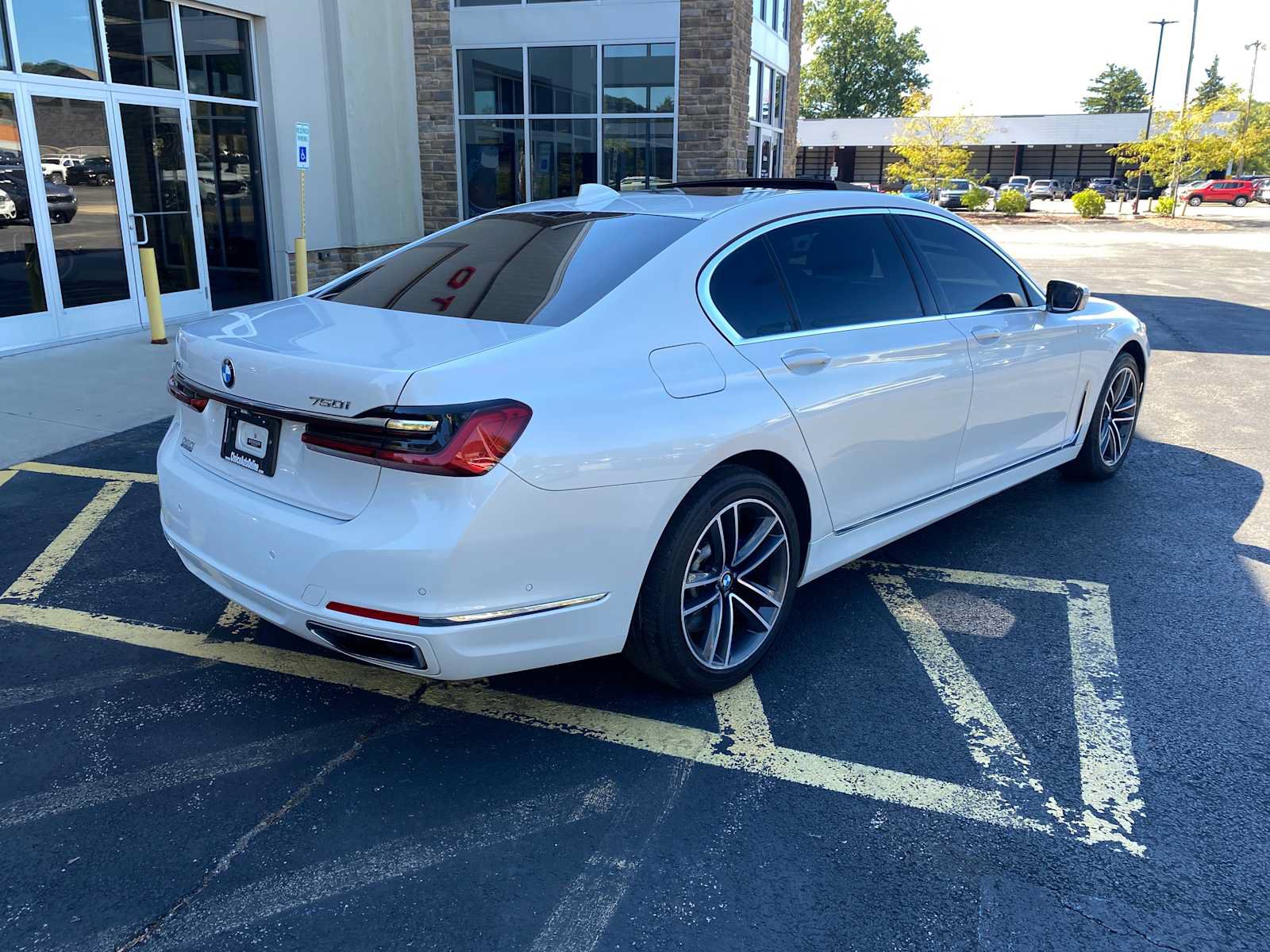 Used 2021 BMW 750i xDrive w/ Luxury Rear Seating Package AWD/4WD image 4