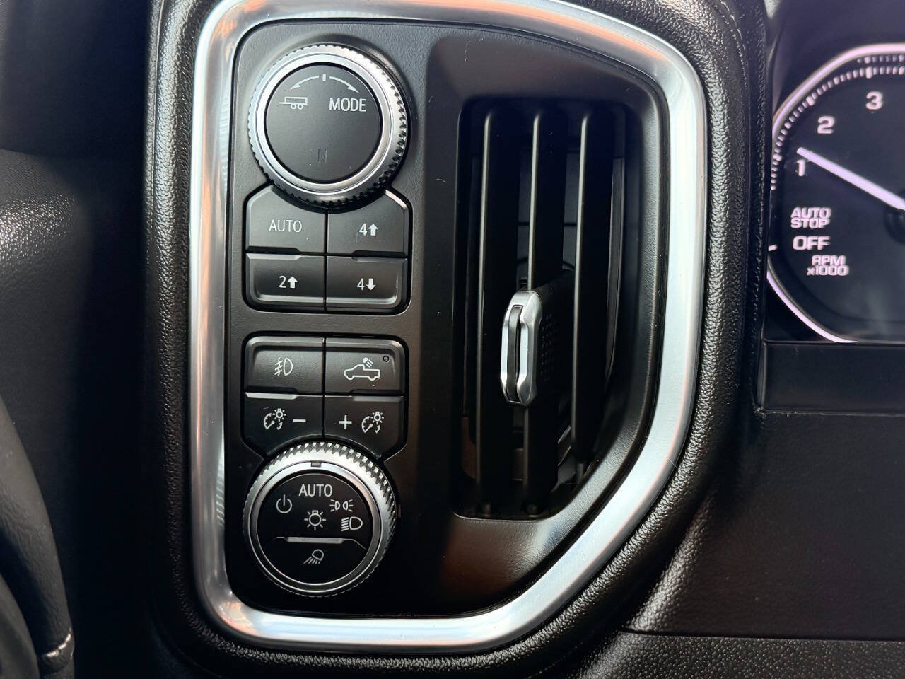 Used 2020 GMC Sierra 1500 SLT w/ SLT Premium Plus Package AWD/4WD image 39