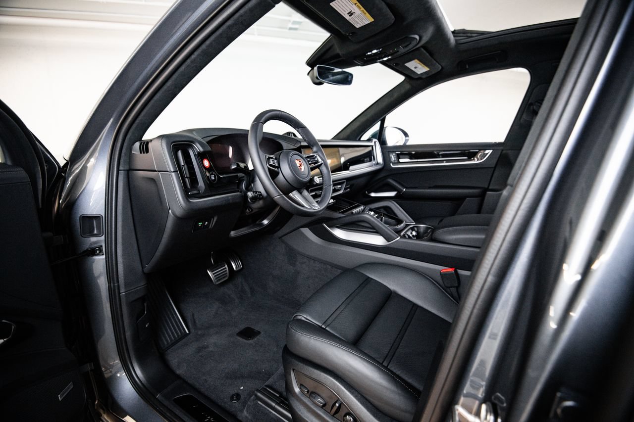 New 2026 Porsche Cayenne GTS AWD/4WD image 4