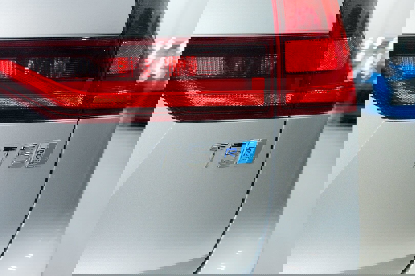 Used 2019 Volvo V90 T5 R-Design w/ Protection Package Premier image 10