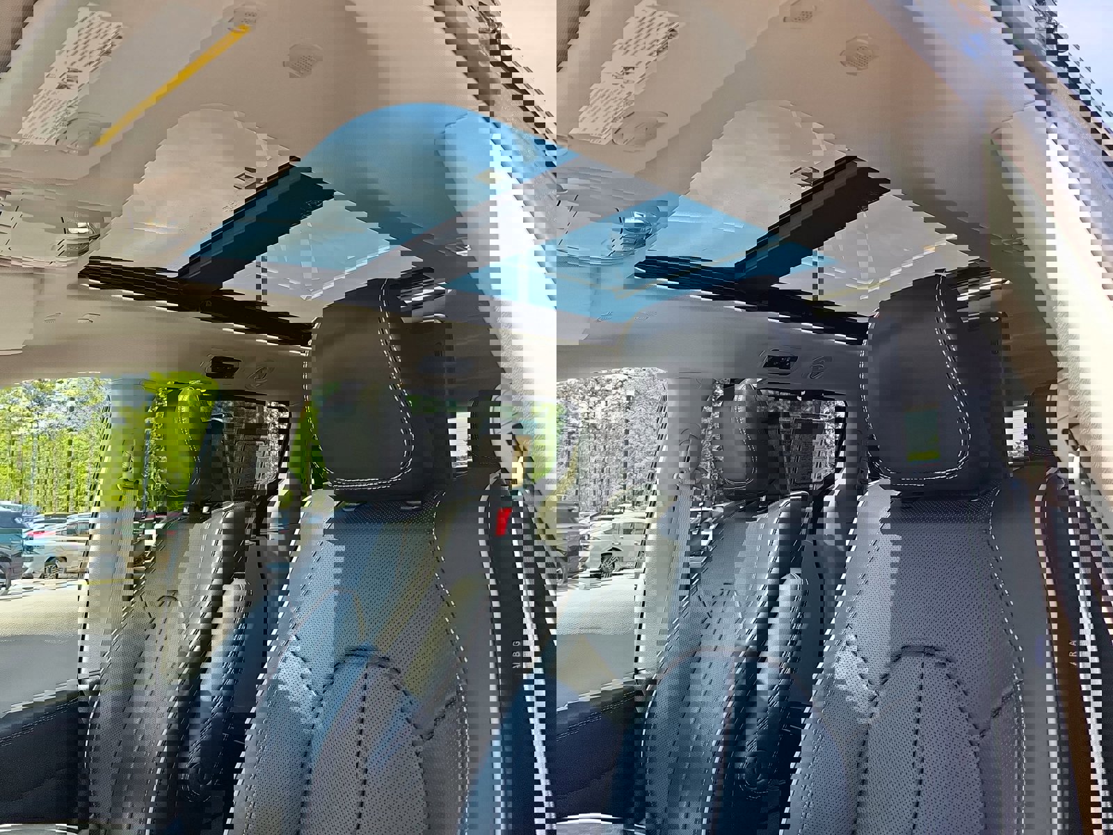 Used 2023 Chrysler Pacifica Limited w/ Uconnect Theater Family Group image 32