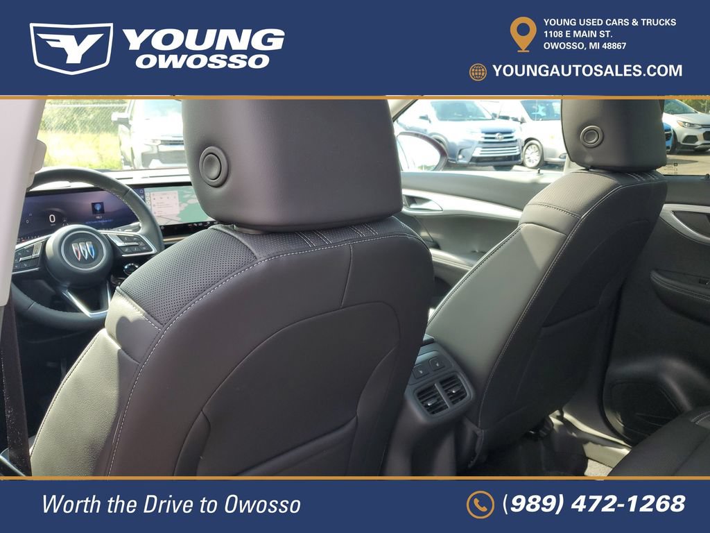 Used 2025 Buick Envision Avenir AWD/4WD image 30