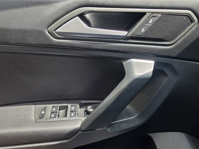 Used 2019 Volkswagen Tiguan SE w/ Panoramic Sunroof Package FWD image 30
